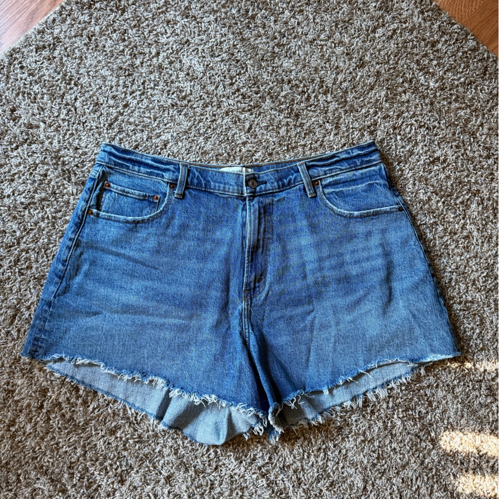 Rarely Worn Abercrombie & Fitch Jean Shorts 💞